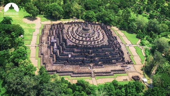 Kemegahan Borobudur bila dilihat dari atas  (sumber : Youtube Bumi Borobudur)