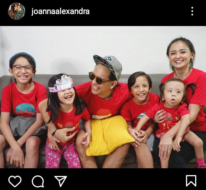 kehangatan dari secure attachment Bang Radit dan Joanna pada keempat anak mereka| via instagram.com @joannaalexandra
