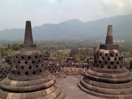 Candi Borobudur tak hanya indah namun juga merupakan arsip dan koleksi pustaka (dokpri)