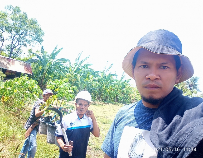 Dokpri. Bersama Tim Menanam, Kecamatan Hu'u-Kabupaten Dompu-NTB, 
