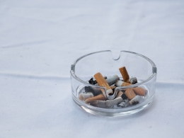 Asbak dan Puntung Rokok (Sumber: Foto oleh David Taljat dari Pexels)