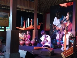 Dewa Budjana hingga Trie Utami Mainkan Alat Musik yang Ada di Relief Candi Borobudur (Foto: Eko Susanto/detikcom).