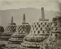 Kondisi stupa Candi Borobudur sekitar tahun 1874| Museum Volkenkunde Belanda