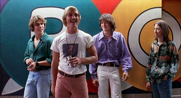 McConaughey (tengah), dengan Sasha Jenson, Jason London dan Wiley Wiggins dalam film 