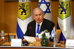 Perdana Menteri Israel Benjamin Netanyahu menghadiri rapat kabinet khusus pada kesempatan Hari Yerusalem, di Yerusalem, Minggu, 9 Mei 2021.(AP PHOTO/AMIT SHABI) via kompas.com