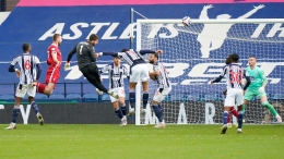 Gol Alisson ke gawang West Brom (Goal.com)