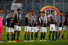 Para Pemain Deportivo Palestino dengan Surban di Leher Masing-masing| palestino.cl
