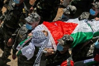 Foto pemakaman orang Palestina yang syahid karena perang antara Israel dan Palestina di Jalur Gaza (Sumber: Medcom.id)