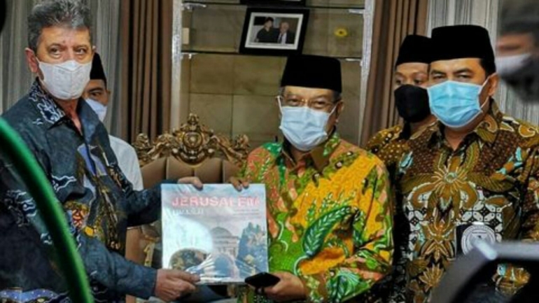 KH Aqil Said Sirajd dikediaman duta besar Palestina HE Zuhair Al-shun/sumber: twitter.com/nahdlatululama