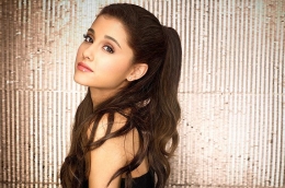 Ariana Grande untuk debut album Yours Truly. | Wallpaperbetter