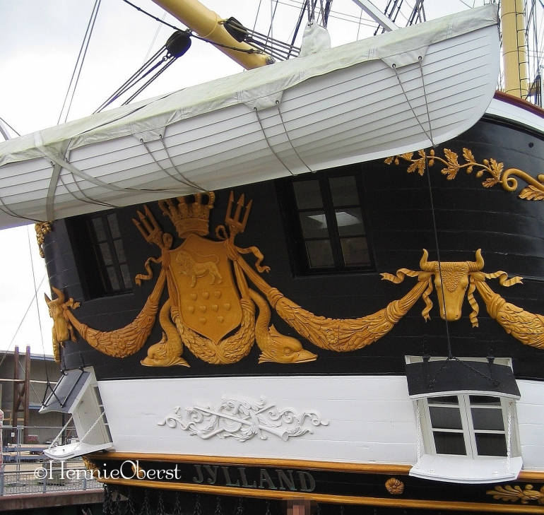 Nama Jylland yang tertulis pada kapal  | foto: HennieTriana