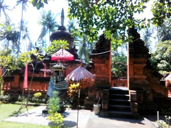 Mengunjungi Candi Buddha Kalibukbuk Singaraja Bali Halaman