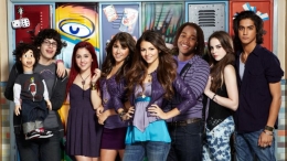 Ariana Grande dan para pemain sitkom Nickelodeon, Victorious | Nickelodeon