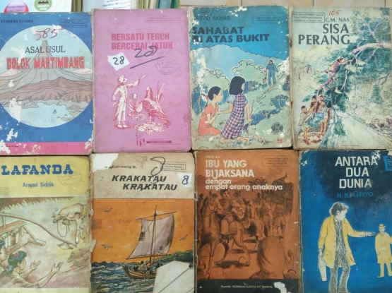 Sebagian buku cerita koleksi dari kakekku | Dokumentasi pribadi