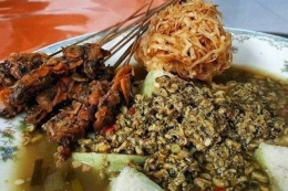 Kupang lontong, makanan khas Sidoarjo yang enak dinikmati saat unjung-unjung Lebaran/Foto: IDN Times