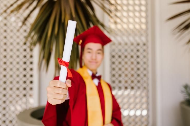 Ilustrasi foto wisuda sarjana. Sumber: Pexels oleh RODNAE Productions