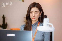 Sosok Stephanie Lee sebagai pemeran Jung Sa Ha di drama Start Up / Sumber: Beautynesia
