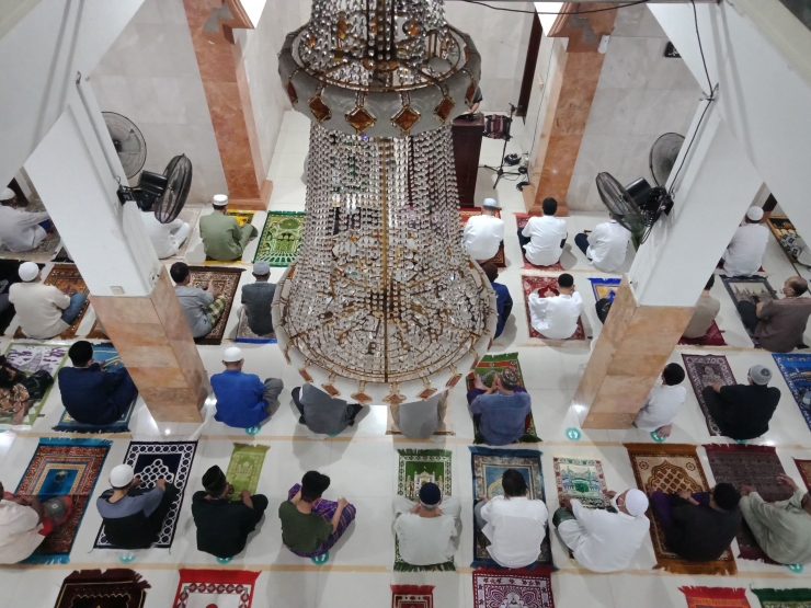 jamaah masjid Al Ihsan Permata Depok, usai shalat subuh (dokumen pribadi)