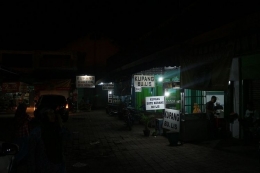 Ramainya warung kupang lontong di beberapa daerah di Pasuruan (Kompas.com/Wahyu Adityo)