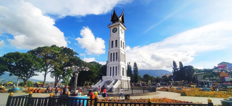 Jam Gadang, salah satu simbol ikonik Sumatra Barat, atau suatu saat Provinsi Padang? (ahmad syahrir/Pixabay)