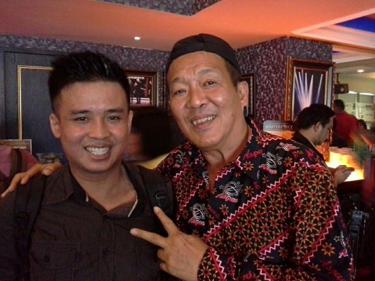 Sebuah kebanggaan tersendiri bisa berfoto dengan pemilik tim basket favorit saya, Aspac Jakarta yang bernama Kim Hong (Foto: Dokumen Pribadi).