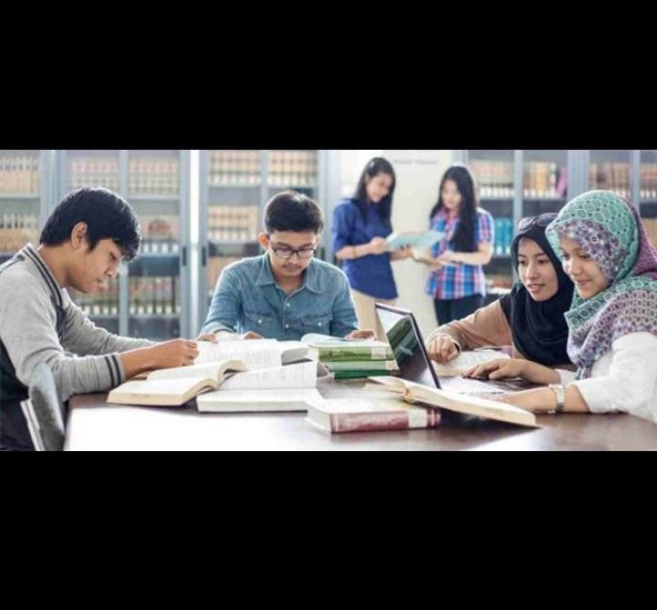 Berdiskusi dalam merumuskan penulisan artikel | sumber: FKIP.UNJA