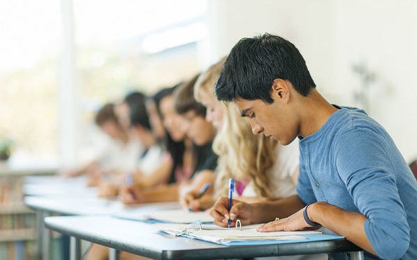 Tuliskan gagasan dalam sebuah outline | Sumber: campusmedia