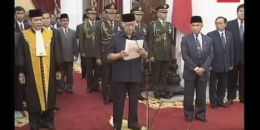 Peristiwa ketika Soeharto menyatakan mundur (sumber gambar: merdeka.com)