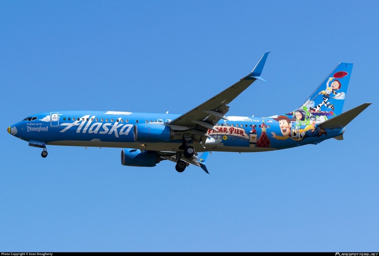Livery Alaska Airlines yg menawan. Sumber: Evan Dougherty / planespotters.net