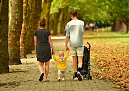 Ilustrasi Orangtua dan Anak (Sumber gambar: pixabay.com)