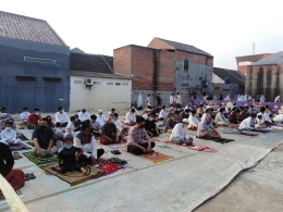 Pelaksanaan Ibadah Salat Idulfitri 442 H di RT 008/05 Perumahan Gria Jakarta/Zuhri.