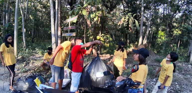 foto.dok.pribadi/sampah yang dikumpulkan ditimbang untuk mengetahui berapa banyak sampai yang terkumpul