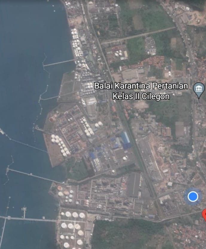 Lingkungan pabrik dan Posisi Rumah ada di Lingkaran Biru (foto ; tangkap layar Google Earth)