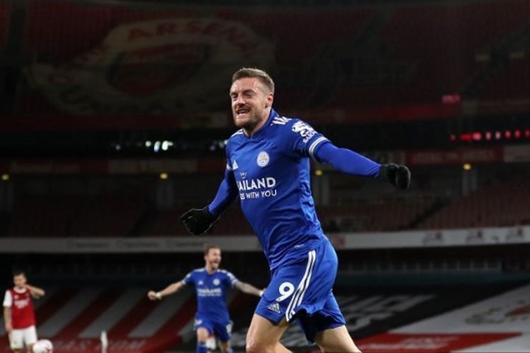 Jamie Vardy gagal membawa Leicester masuk empat besar klasemen akhir Liga Inggris. foto: AFP/CATHERINE IVILL dipublikasikan kompas.com