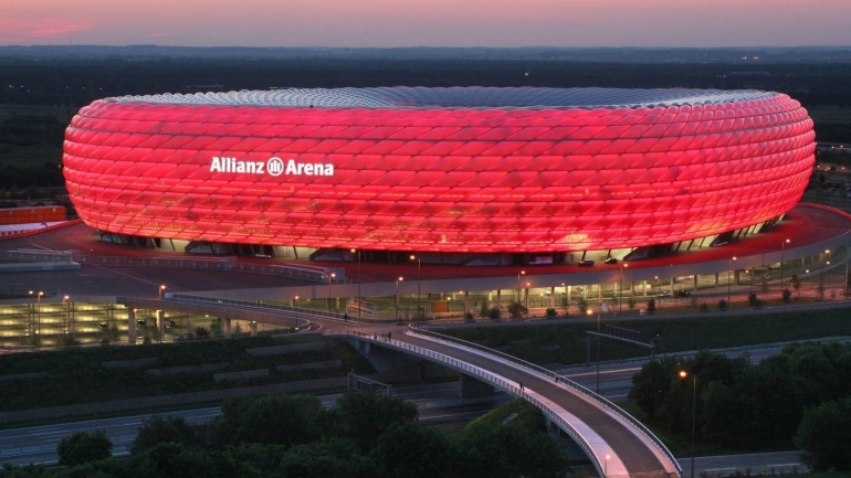 Allianz Arena, stadion kebanggaan klub Bayern Munchen dan Timnas Jerman (Foto: Wallpaper Cave).