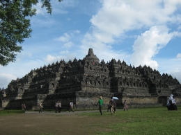 Gambar Candi Borobudur yang biasanya digunakan sebagai pusat perayaan Waisak oleh Qwertyvied dari pixabay.com