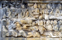 Relief Lalitavistara di Candi Borobudur yang mengisahkan kepergian Pangeran Siddhartha dari istana. Sumber gambar: Michael Gunther/wikimedia.org 
