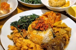 Nasi padang. Foto: instagram.com/eat.time.story