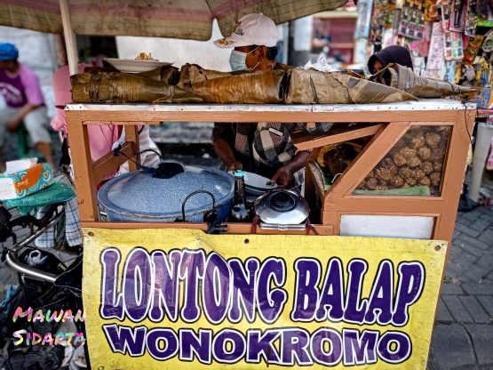 Lapak penjual Lontong Balap Wonokromo (Dokumentasi Mawan Sidarta)