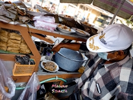 Penjual Lontong Balap Wonokromo (Dokumentasi Mawan Sidarta) 