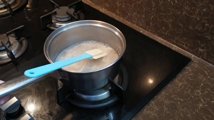 Masak dengan api sedang sampai semua gula larut dengan air/dokpri