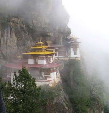 Biara Takstang Bhutan (sumber: uploaded by Michael Reeve  via Wikipedia.org)