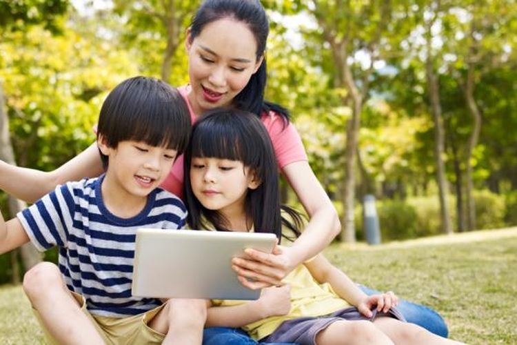 Gadget vs Realitas: Peran Orang Tua Menciptakan Keseimbangan Digital