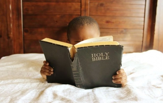 Sejak kecil membaca Alkitab dalam bahasa Inggris (ilustrasi Pixabay)