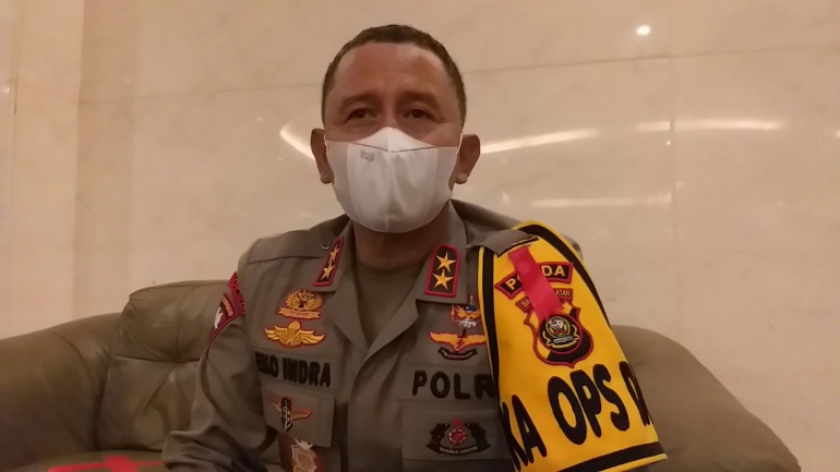 Kapolda Sumatera Selatan, Irjen Pol. Prof. DR. Eko Indra Heri, personel kepolisian di lapangan menjaga serta mengendalikan pergerakan warga. Foto: isson khairul