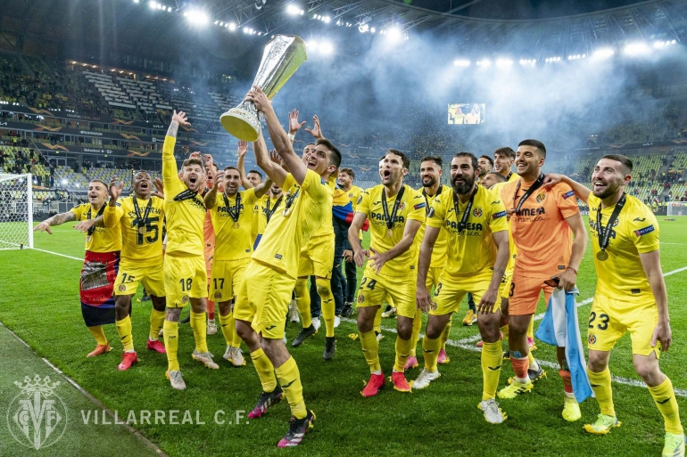 Villarreal Juara Liga Europa 2020 21 usai kalahkan Manchester United melalui adu penalti (Foto: Twitter Villarreal).