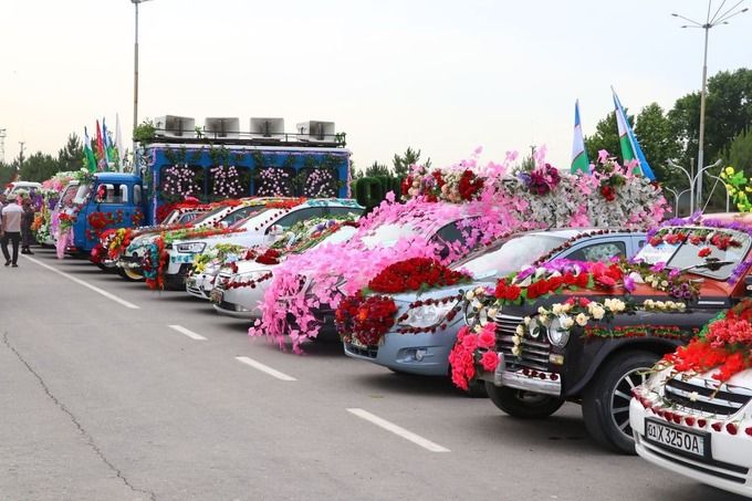 Pawai Mobil Bunga Masyarakat