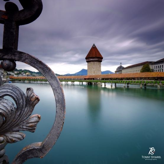 Chapel Bridge (Kapellbrucke), ikon kota Lucerne. Sumber: koleksi pribadi