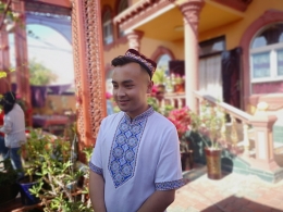 Wuerkaixi, pemuda Uighur yang selepas dari universitas kembali ke desa mengembangkan desa wisata (dokpri)