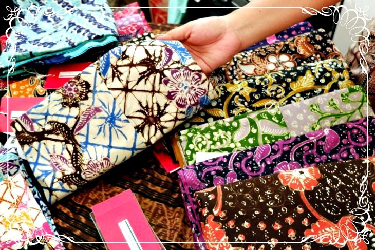 Kain batik yang rapuh akan cepat rusak kalau keseringan dicuci-setrika (dok. Tourism Indonesia/ed.WS)